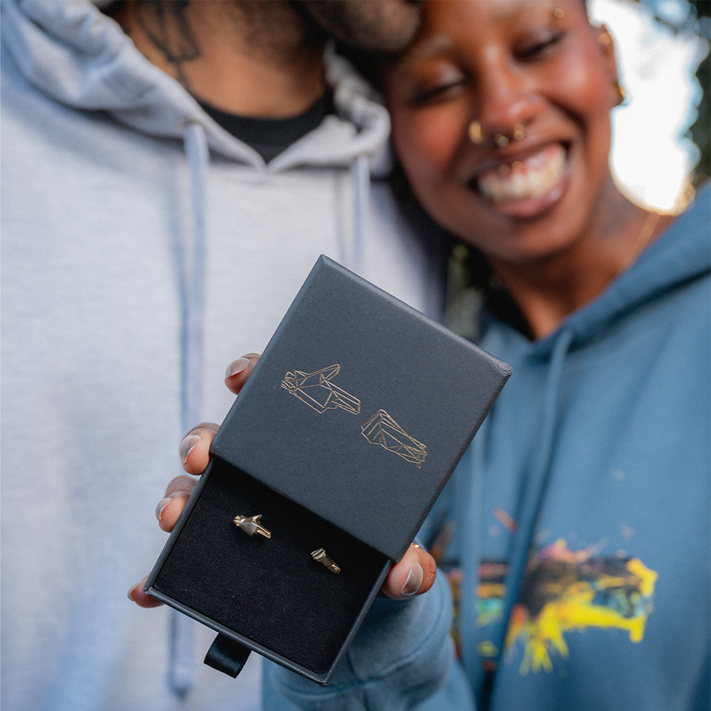 ’STAY GOLD’ PISTOL &amp; FIST EARRING SET